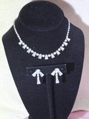 Vintage silver tone rhinestone necklace and matching earrings. Good condition.